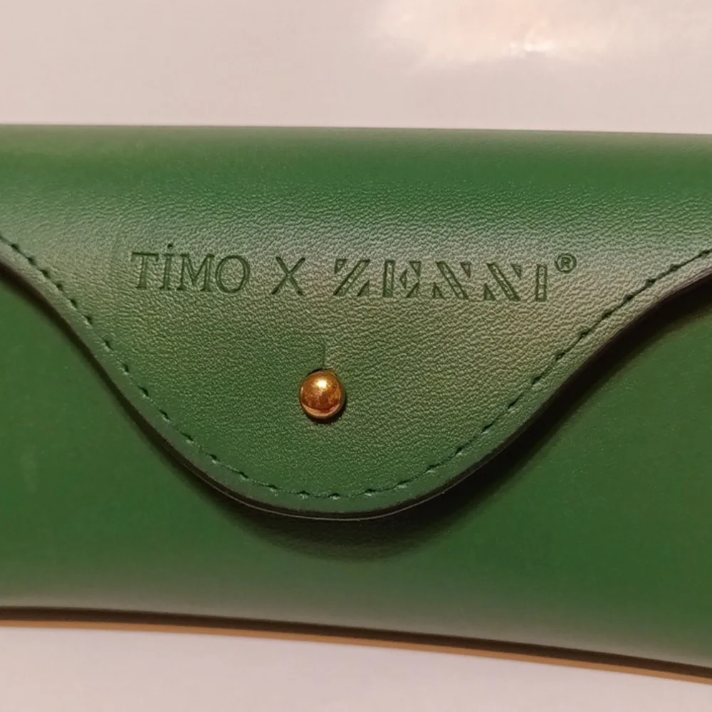 TIMO X ZENNI Green glasses case